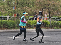 机械人“孝子”解养老困局：手艺径已明形态先